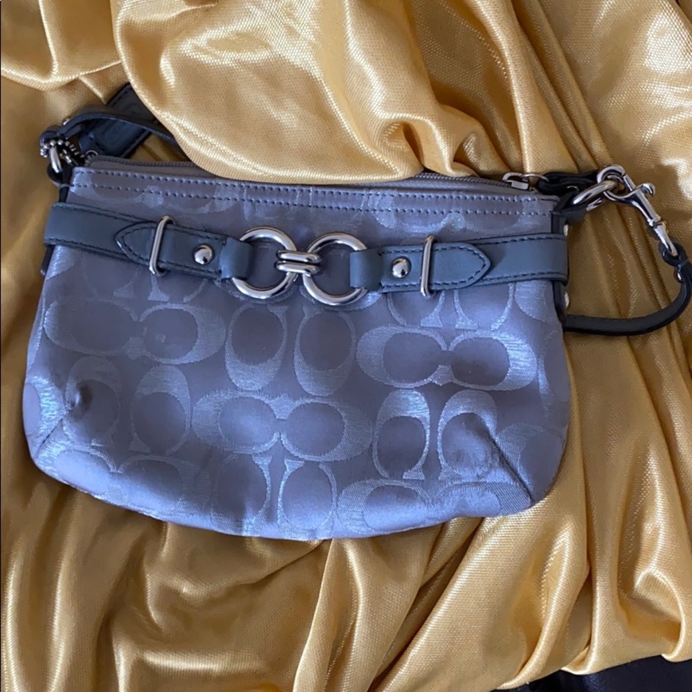 💯 % authentic Coach wristlet